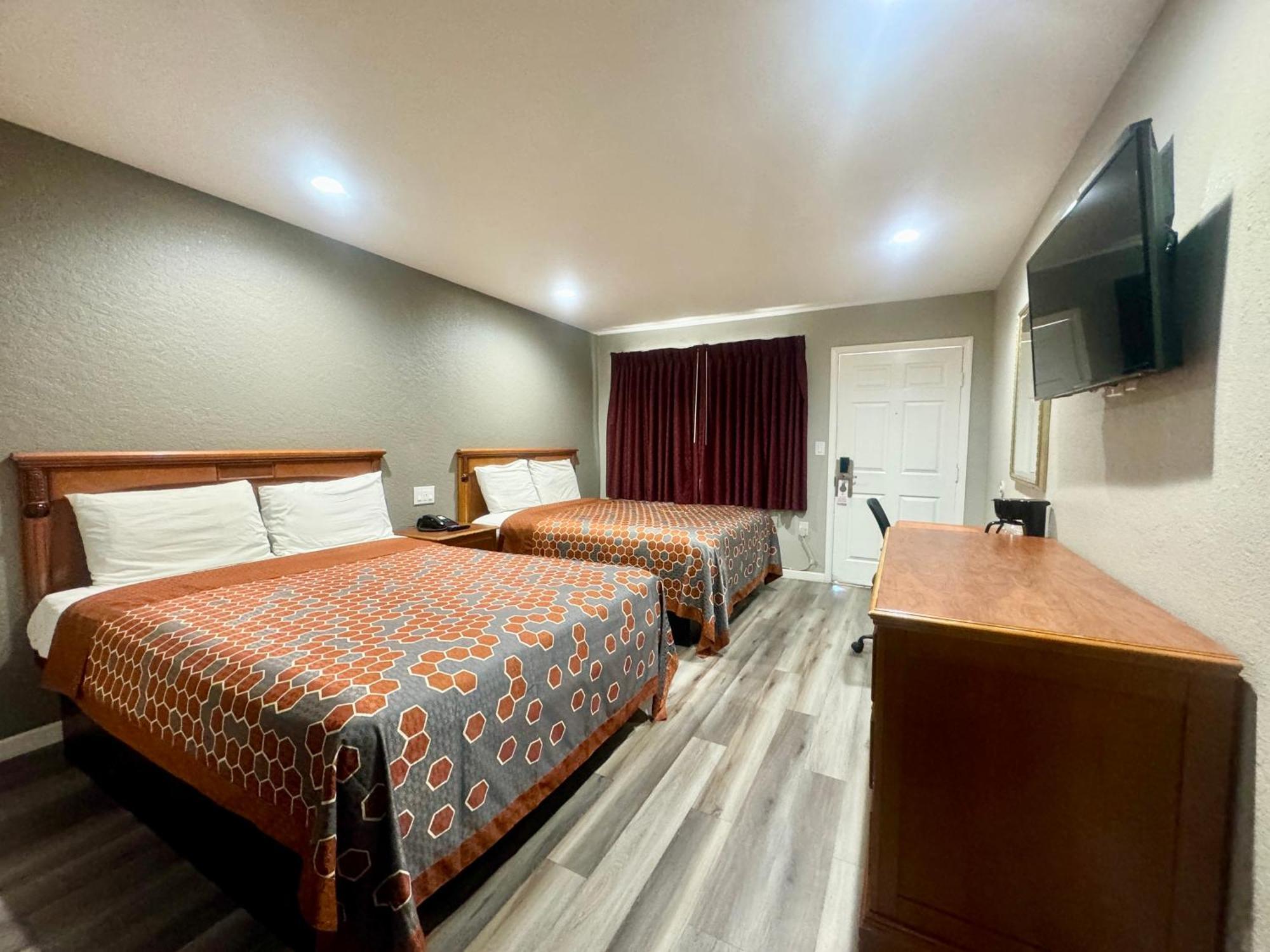 Villa Court Inn אורוויל מראה חיצוני תמונה