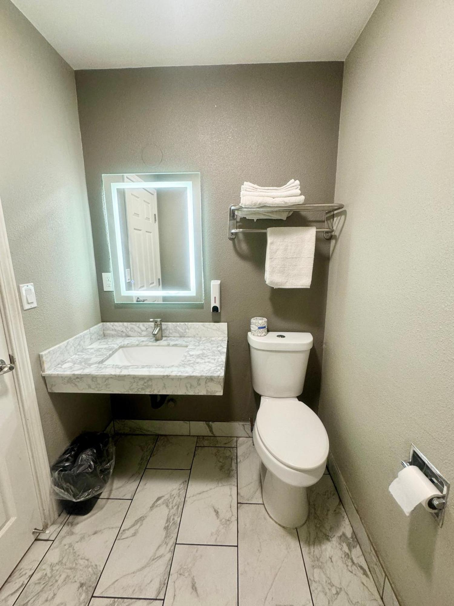 Villa Court Inn אורוויל מראה חיצוני תמונה